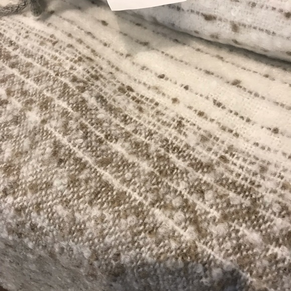 UGG NWT Emory Stitch Stripe Throw Blanket - Picture 3 of 6
